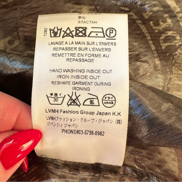 GIVENCHY men shirt size XL Authentic Retail 1200$ - Picture 7 of 7